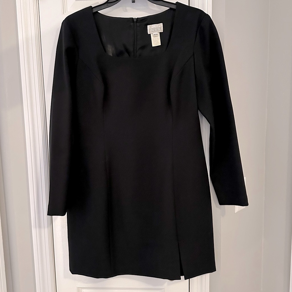 MODA INTL - Square neck - Long Sleeve - cocktail dress